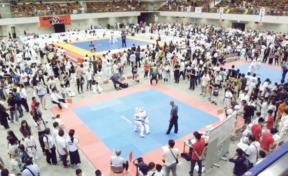青少年育成チャリティー第35回全九州空手道選手権大会開催！